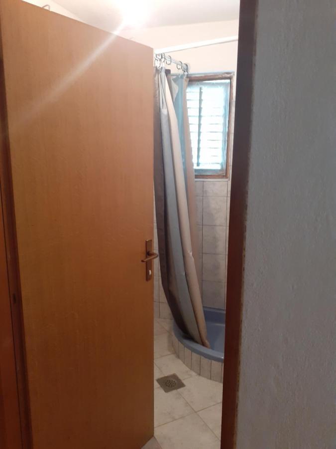 Apartments Mara Bela Karlobag Εξωτερικό φωτογραφία