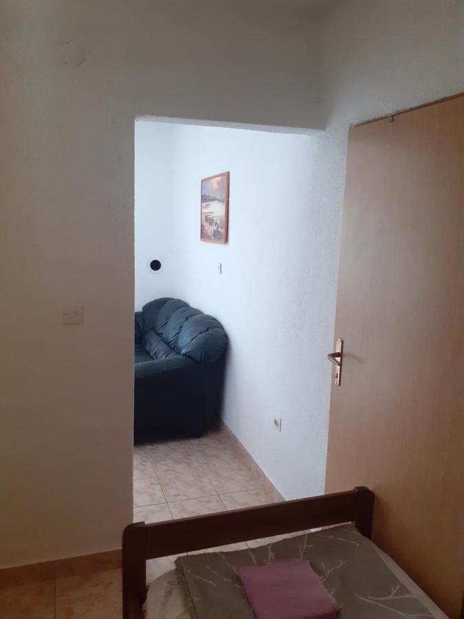 Apartments Mara Bela Karlobag Εξωτερικό φωτογραφία