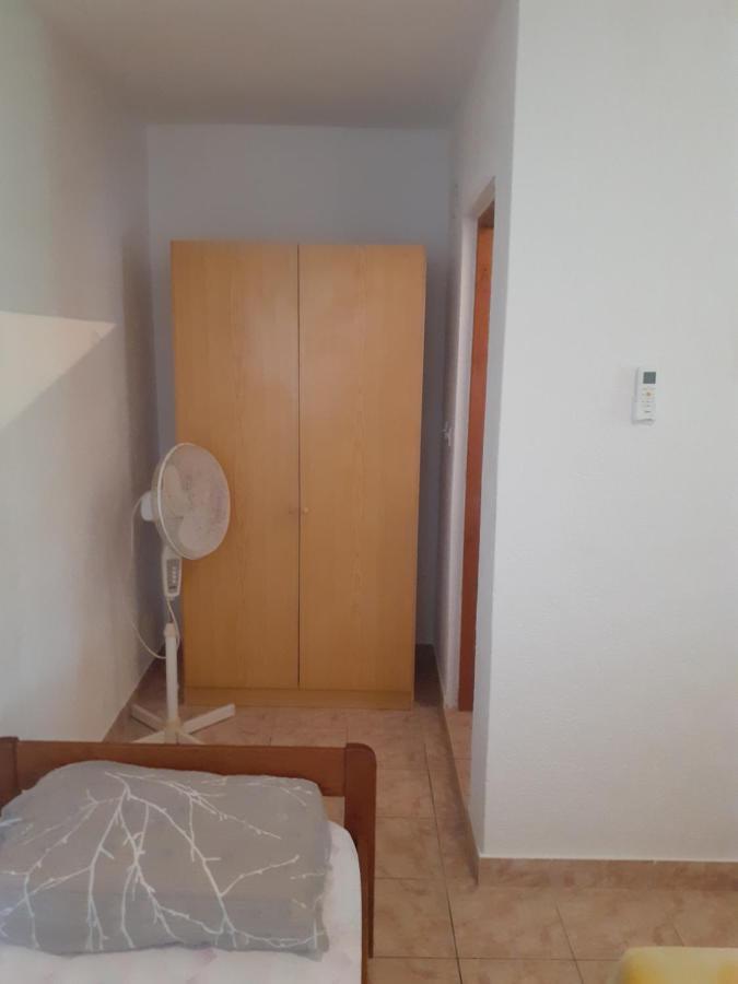 Apartments Mara Bela Karlobag Εξωτερικό φωτογραφία
