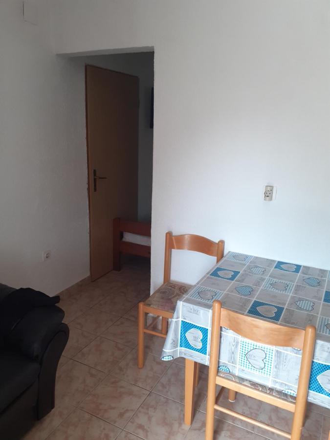 Apartments Mara Bela Karlobag Εξωτερικό φωτογραφία