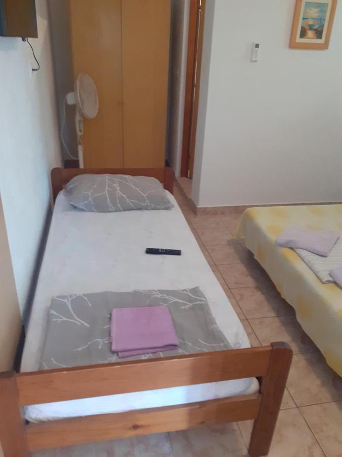 Apartments Mara Bela Karlobag Εξωτερικό φωτογραφία